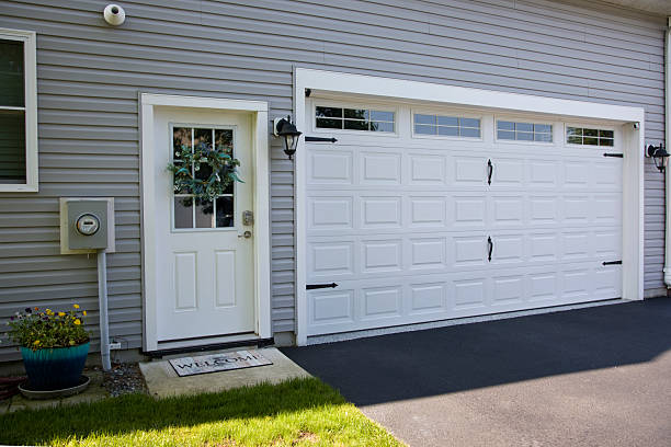 24/7 Emergency Garage Door Panel Replacement experts in Canaan, CT